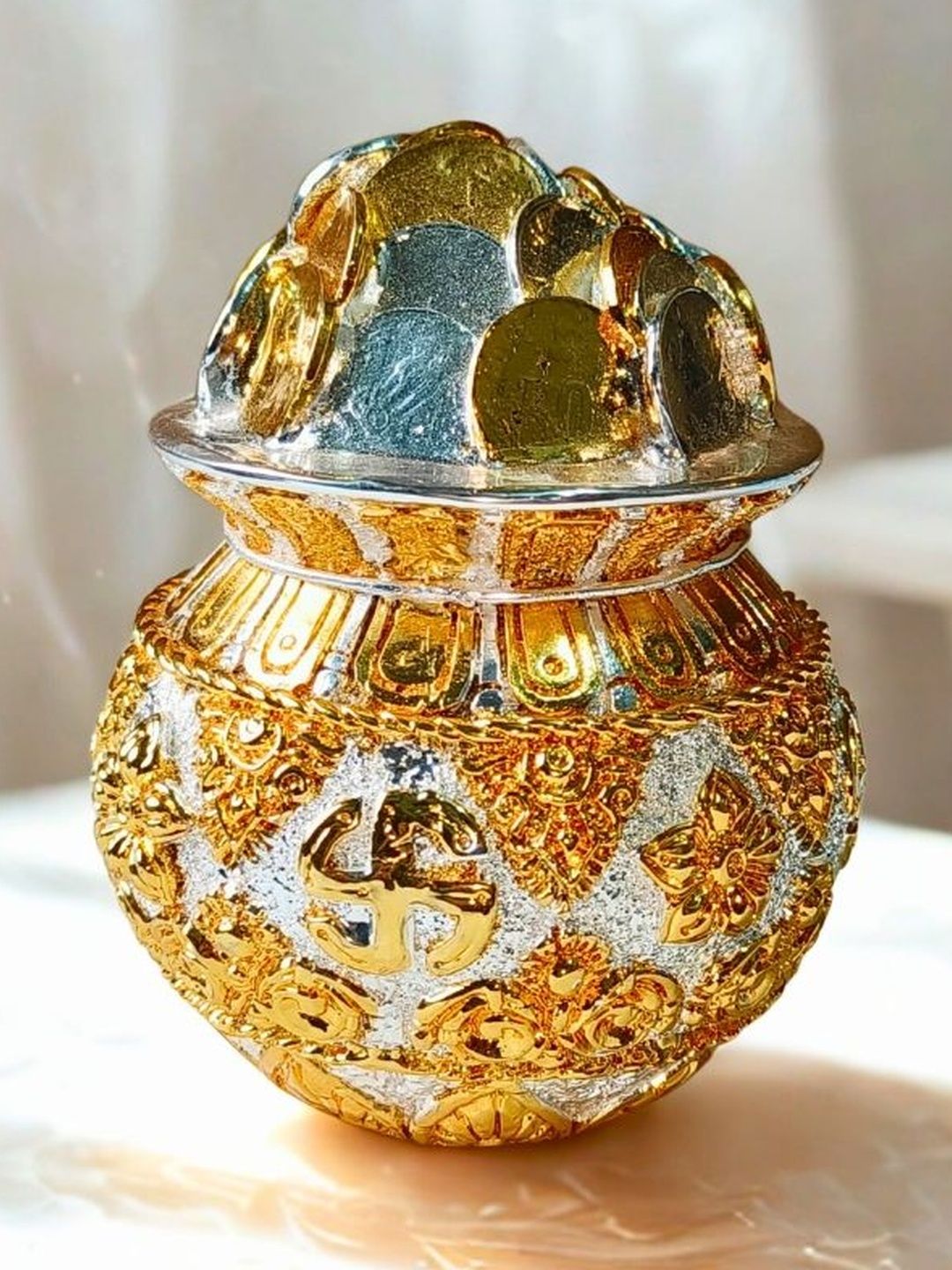 Image 1 of Silver / Onesize for the product THE HOME CO. 24K Gold-Plated Kalash