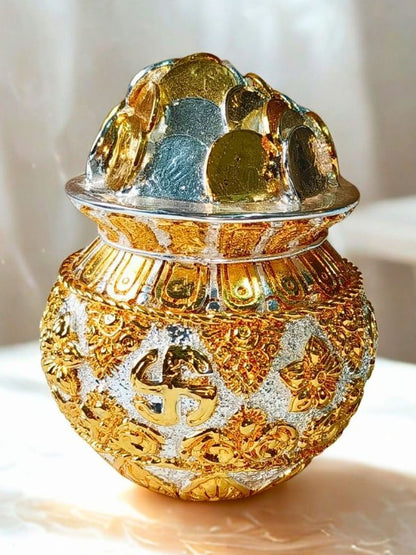 Image 1 of Silver / Onesize for the product THE HOME CO. 24K Gold-Plated Kalash