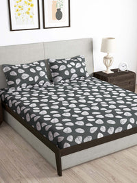 https://cdn.shopify.com/s/files/1/1857/6931/products/43819f38-d15e-4d7c-be17-6ac8ac05ca941701170433582-Storyhome-Arena-Grey--White-Floral-Printed-180-TC-Queen-Beds-1.jpg?v=1703220653