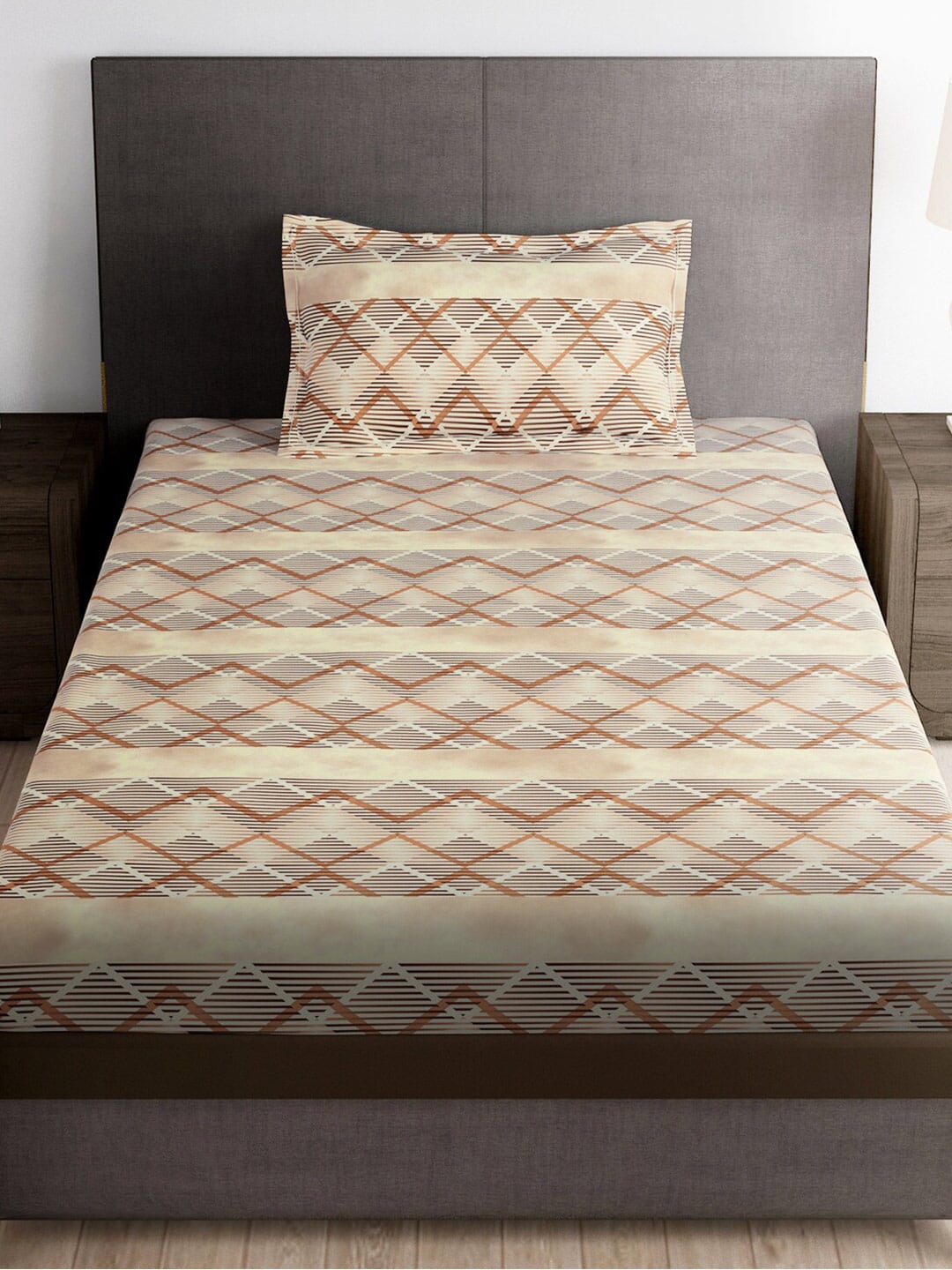 https://cdn.shopify.com/s/files/1/1857/6931/products/47d7a718-fd41-48a8-b749-e53c35d2b1741690486781102Brown180TCAbstractSingleBedsheet2.jpg?v=1703164081