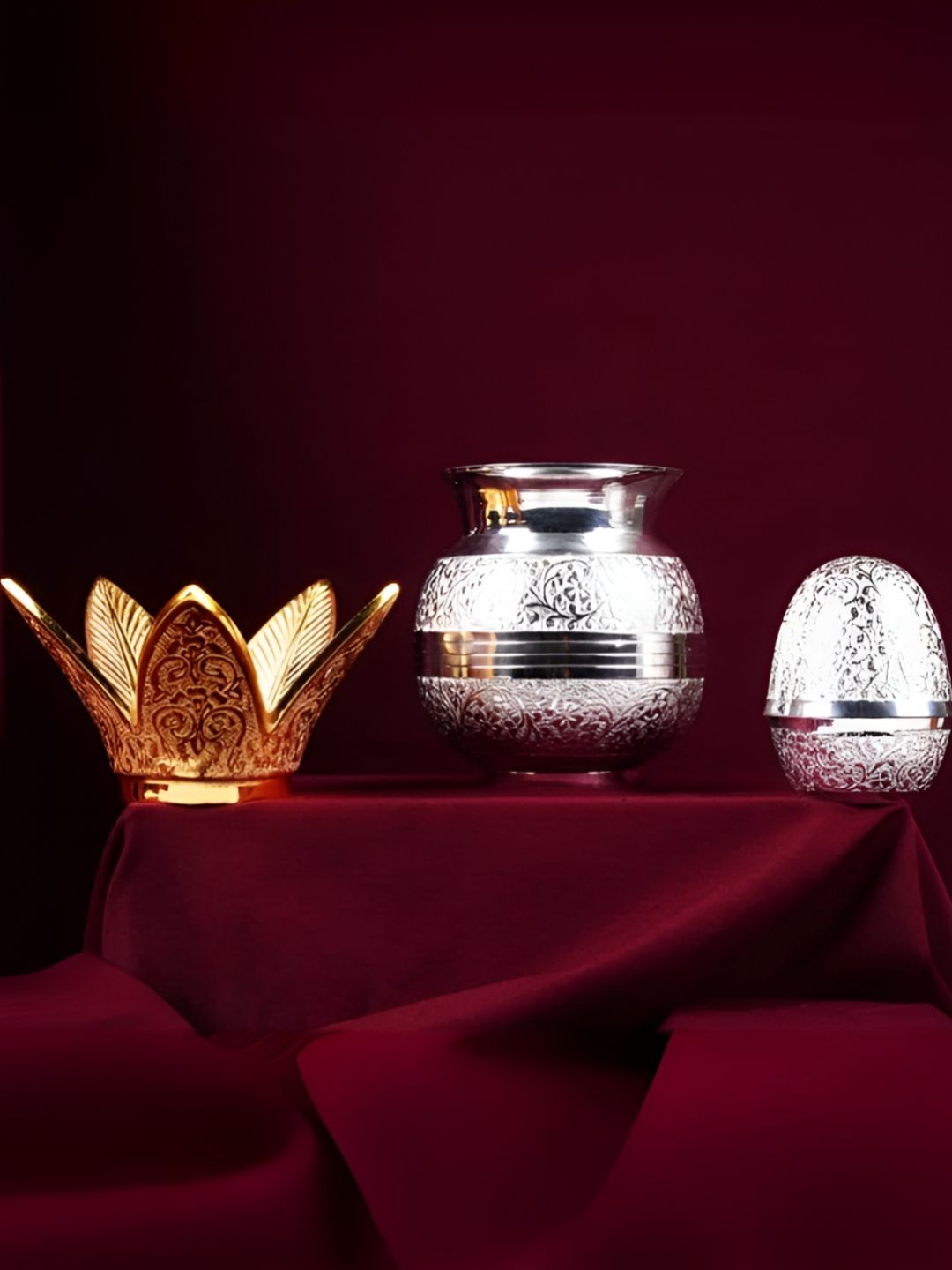 Image 1 of Silver / Onesize for the product THE HOME CO. Silver-Toned & Gold-Toned Textured Brass Kalash
