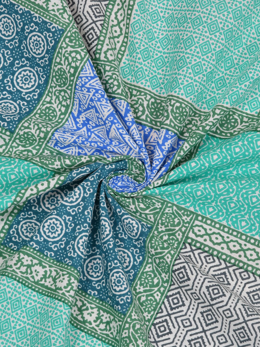 https://cdn.shopify.com/s/files/1/1857/6931/products/4fdc2170-63ff-44fa-8cc2-5efb5e4360d71643271336746Bedsheets4.jpg?v=1703311723