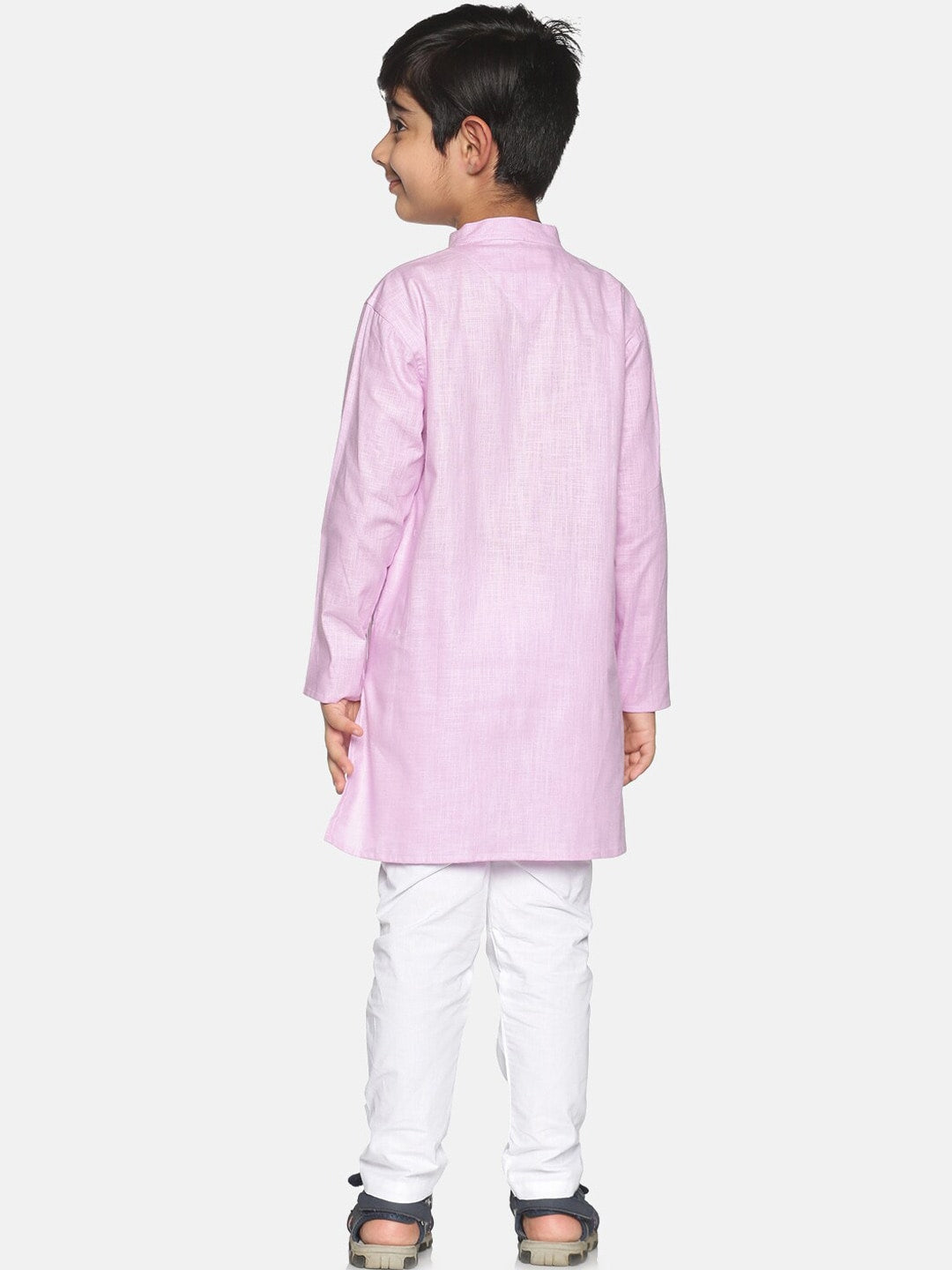 https://cdn.shopify.com/s/files/1/1857/6931/products/50229a60-4033-47a2-99fe-715250e689571640062224647SethukrishnaBoysPinkPureCottonKurtawithPyjamas4.jpg?v=1661582769