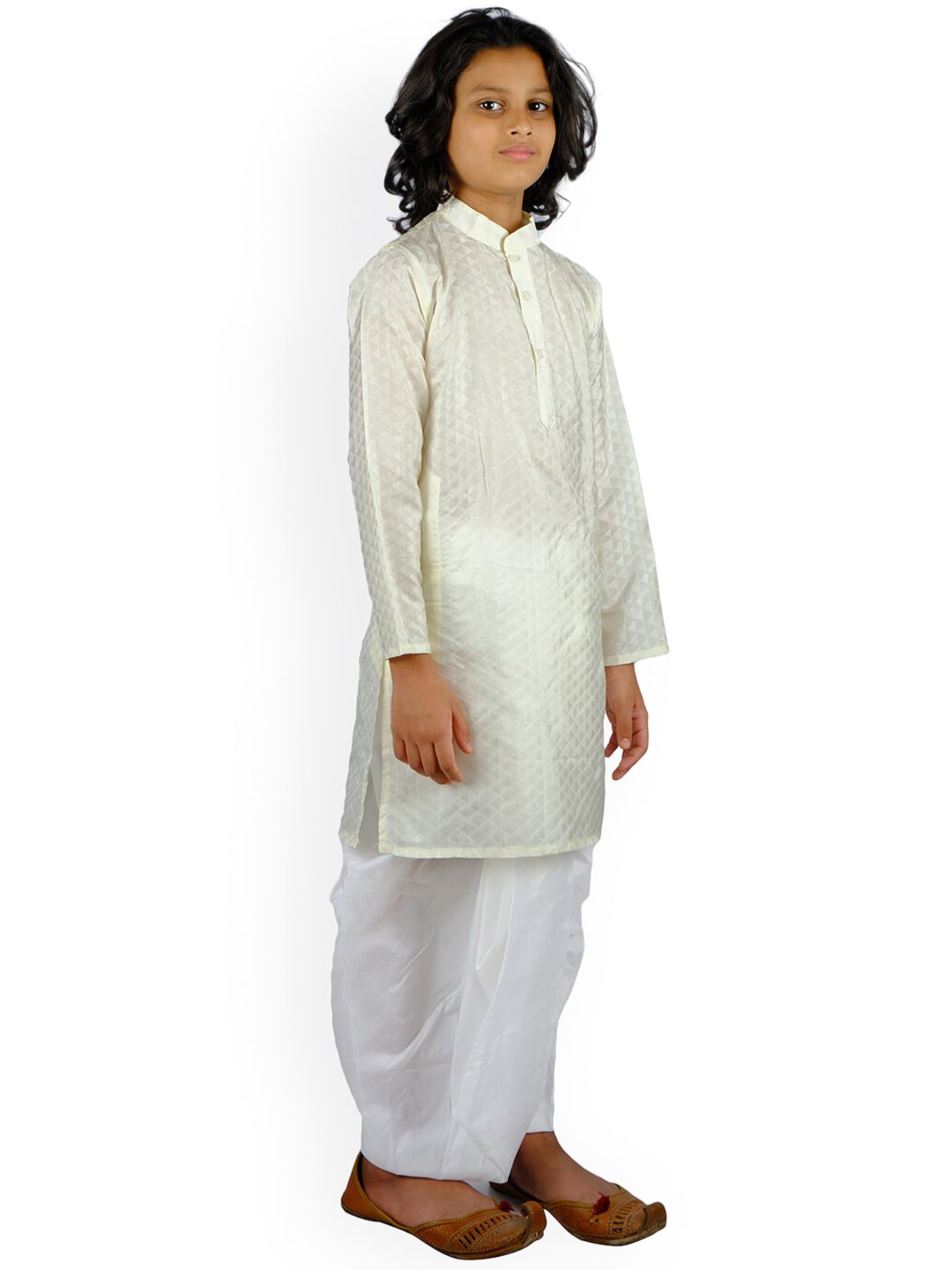 https://cdn.shopify.com/s/files/1/1857/6931/products/5683660e-d7df-4f2d-8cba-3157f29e84251654754685514SethukrishnaBoysCream-ColouredKurtiwithSalwarWithDupatta4.jpg?v=1661583863