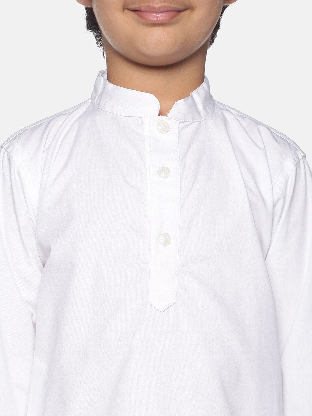 https://cdn.shopify.com/s/files/1/1857/6931/products/5b12048d-8925-4e36-bb62-0c14be5cca6c1639669888091SethukrishnaBoysWhitePureCottonKurtawithPyjamas2.jpg?v=1661584108