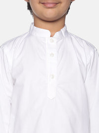 https://cdn.shopify.com/s/files/1/1857/6931/products/5b12048d-8925-4e36-bb62-0c14be5cca6c1639669888091SethukrishnaBoysWhitePureCottonKurtawithPyjamas2.jpg?v=1661584108