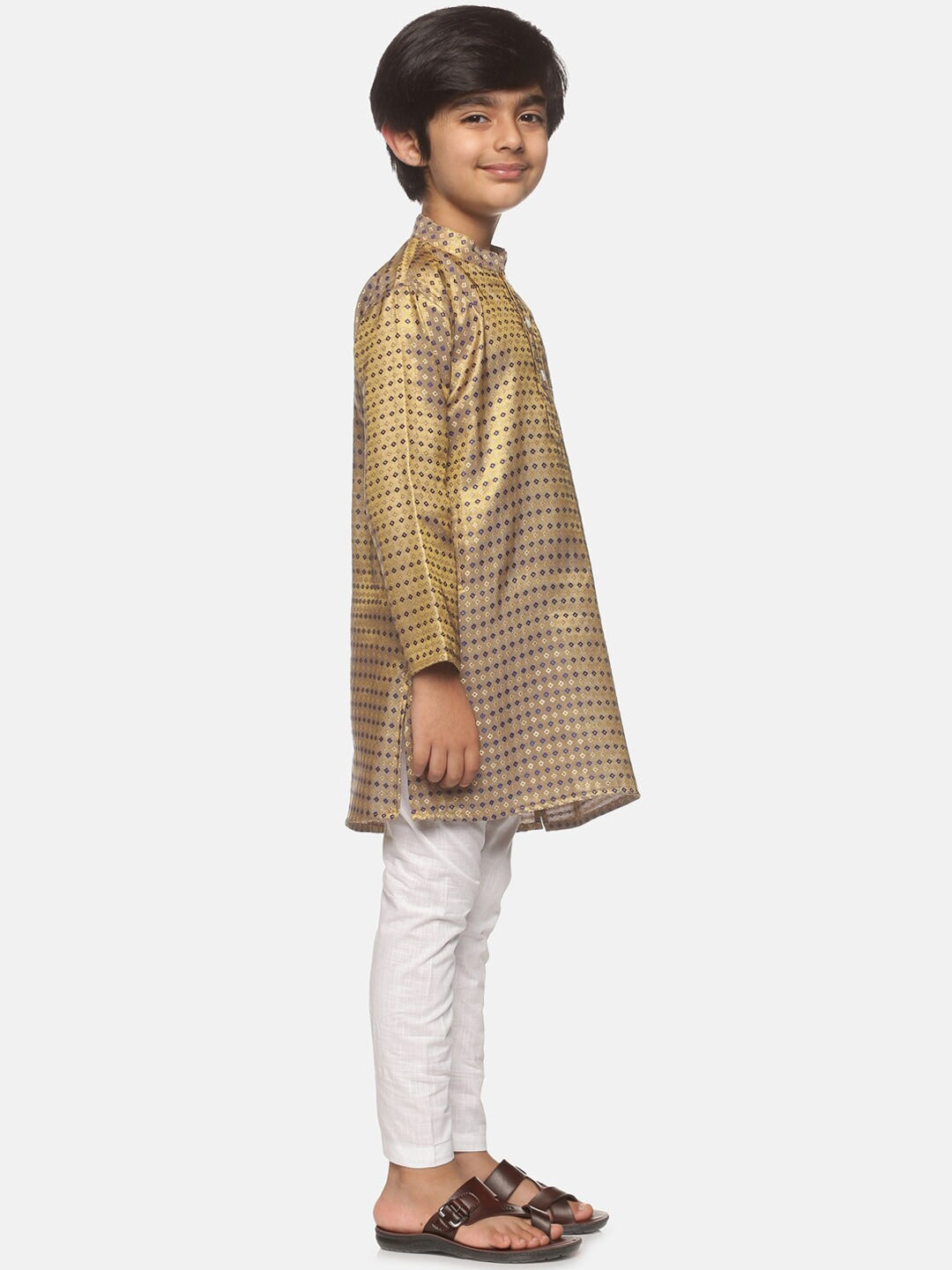 https://cdn.shopify.com/s/files/1/1857/6931/products/5bae901d-c848-4908-91b6-fa888eb6c9ee1646229282991SethukrishnaBoysGold-TonedKurtiwithPyjamas4.jpg?v=1661582877