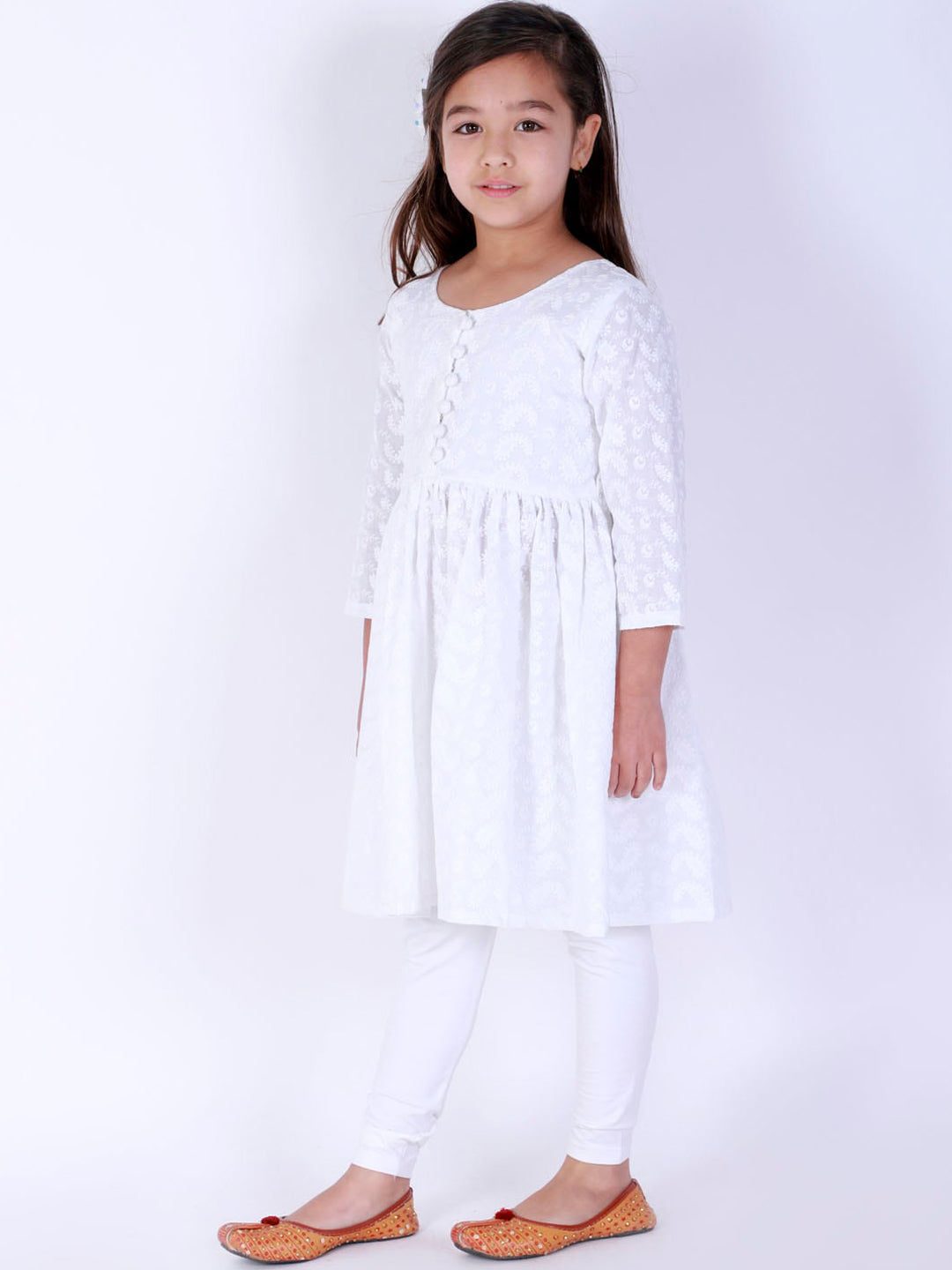 https://cdn.shopify.com/s/files/1/1857/6931/products/74c1e328-ec2e-4360-9536-a6c171f5b1a71657041592594VASTRAMAYGirlsWhiteDyedPleatedChikankariPureCottonKurtiwithD5.jpg?v=1661772127