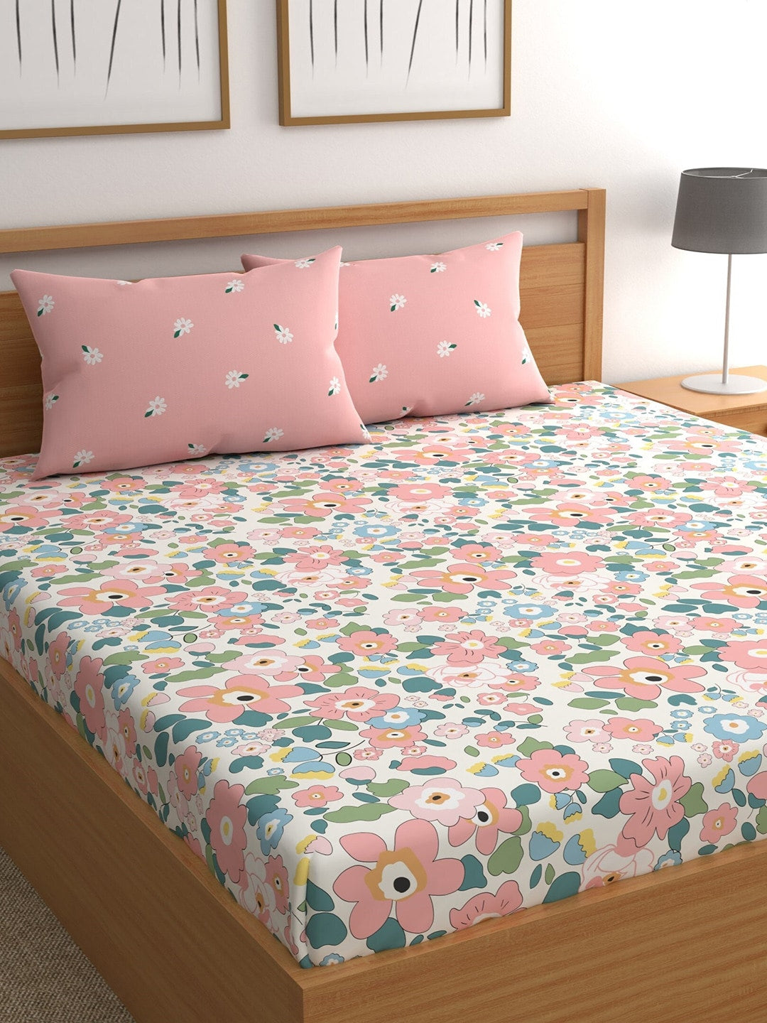 https://cdn.shopify.com/s/files/1/1857/6931/products/7a812b74-c5ad-4d8f-866a-c1fa3978f87e1670843579160CHHAVIINDIAWhitePinkFloral210TCKingBedsheetwith2PillowCovers1.jpg?v=1762418538