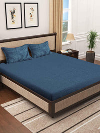 https://cdn.shopify.com/s/files/1/1857/6931/products/8062c151-2d44-43ce-8e17-01e5dc09366a1693308518935KlottheTurquoiseSolidWoolenFittedDoubleBedSheetwith2PillowCo1.jpg?v=1703165735