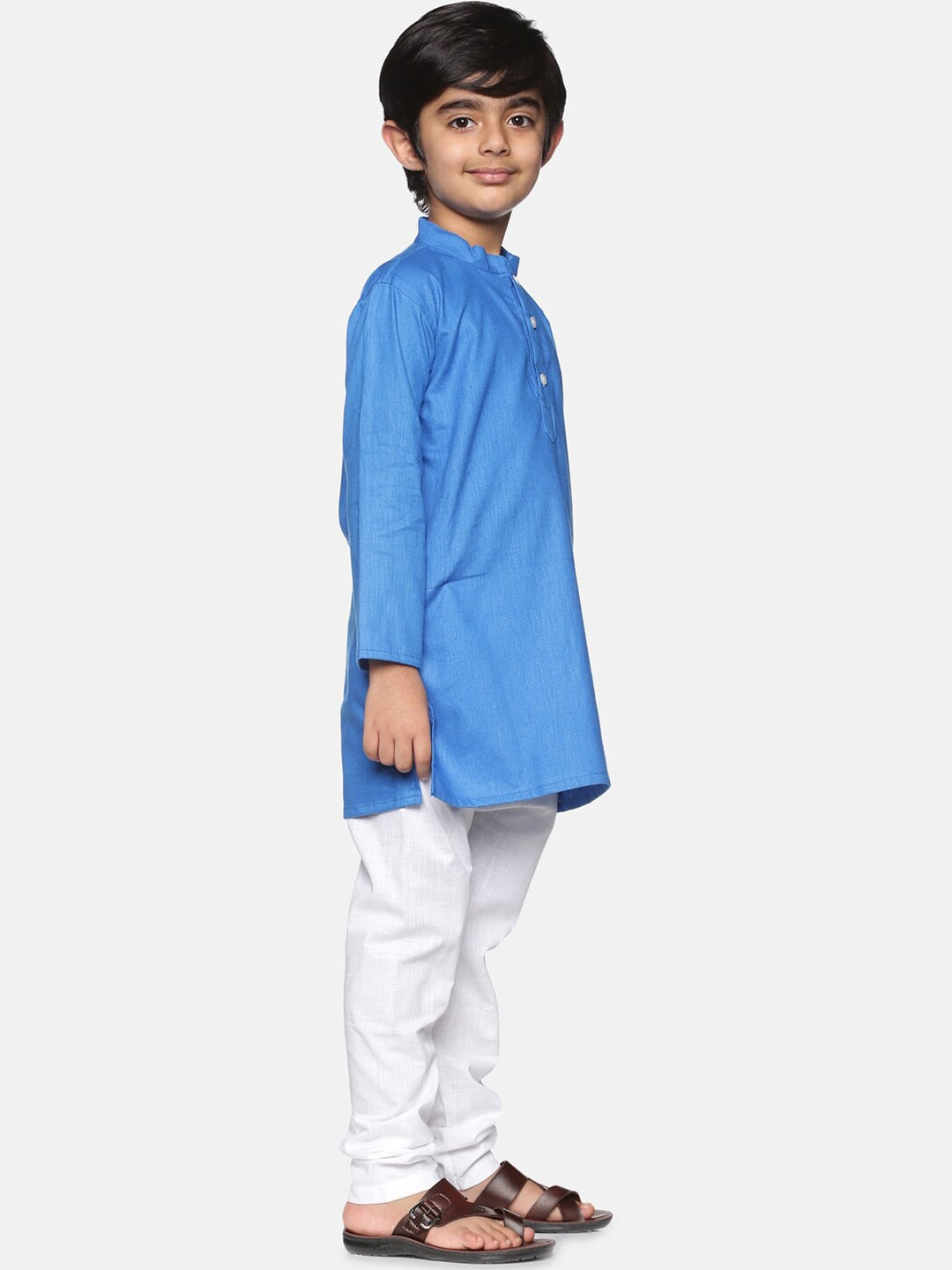 https://cdn.shopify.com/s/files/1/1857/6931/products/848b8706-f67f-401c-b990-8321efcc44081639672862477SethukrishnaBoysBluePureCottonKurtawithPyjamas4.jpg?v=1661581841