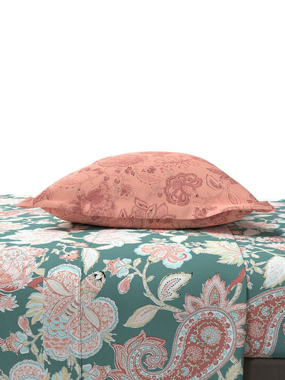 https://cdn.shopify.com/s/files/1/1857/6931/products/92193ca6-d94d-46b7-bbf7-222a4e5c77741684434714960TridentQueenBedsheetSet144TC100CottonBagh4.jpg?v=1703314936
