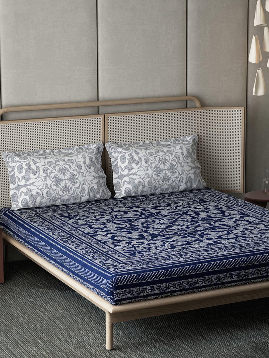 https://cdn.shopify.com/s/files/1/1857/6931/products/9ea50597-c6dc-4ccb-bef1-ccf84f0794851694597256406DDecorBlueWhiteEthnicMotifs140TCKingBedsheetwith2PillowCover2.jpg?v=1703241843