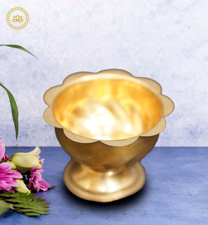 https://cdn.shopify.com/s/files/1/1857/6931/files/BrassBowlForKumkumMC00239.jpg?v=1762392184