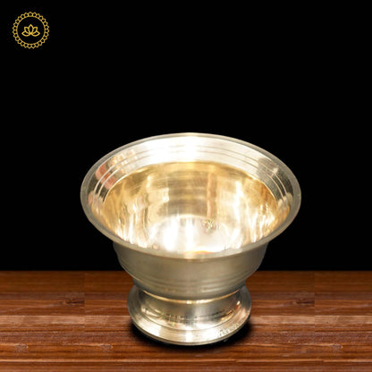 https://cdn.shopify.com/s/files/1/1857/6931/files/BrassBowlForKumkum_HaldiMC00238.jpg?v=1759456323