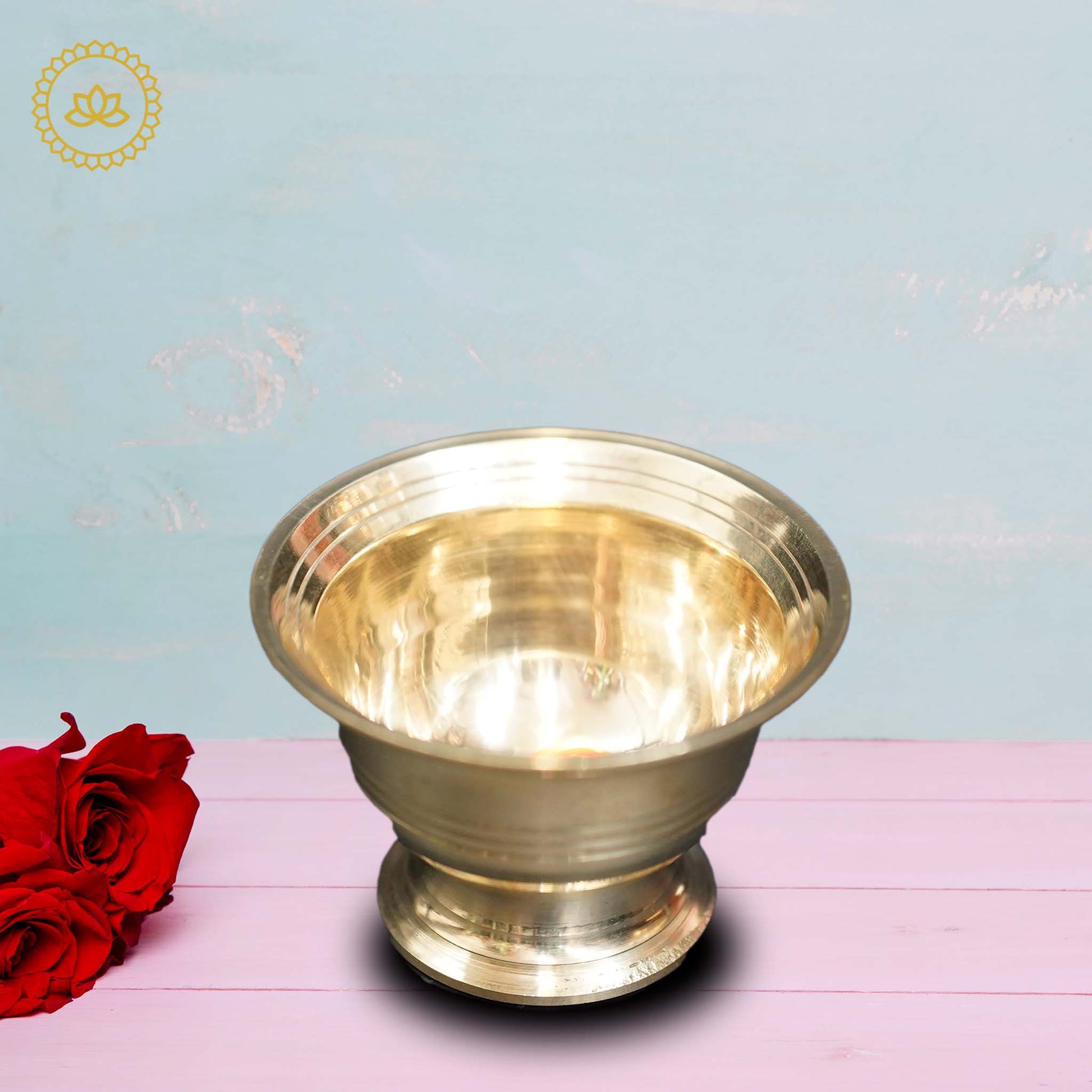 https://cdn.shopify.com/s/files/1/1857/6931/files/BrassBowlForKumkum_Haldi_ChandanMC00238.jpg?v=1697279553