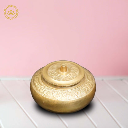https://cdn.shopify.com/s/files/1/1857/6931/files/BrassKumkumBoxMC00241_1.jpg?v=1697289240