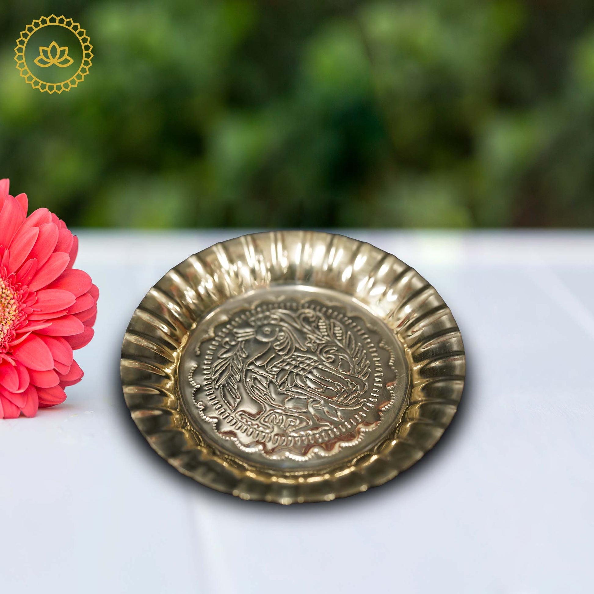 https://cdn.shopify.com/s/files/1/1857/6931/files/BrassNaxiPlateAarthiMC00106.jpg?v=1762391376