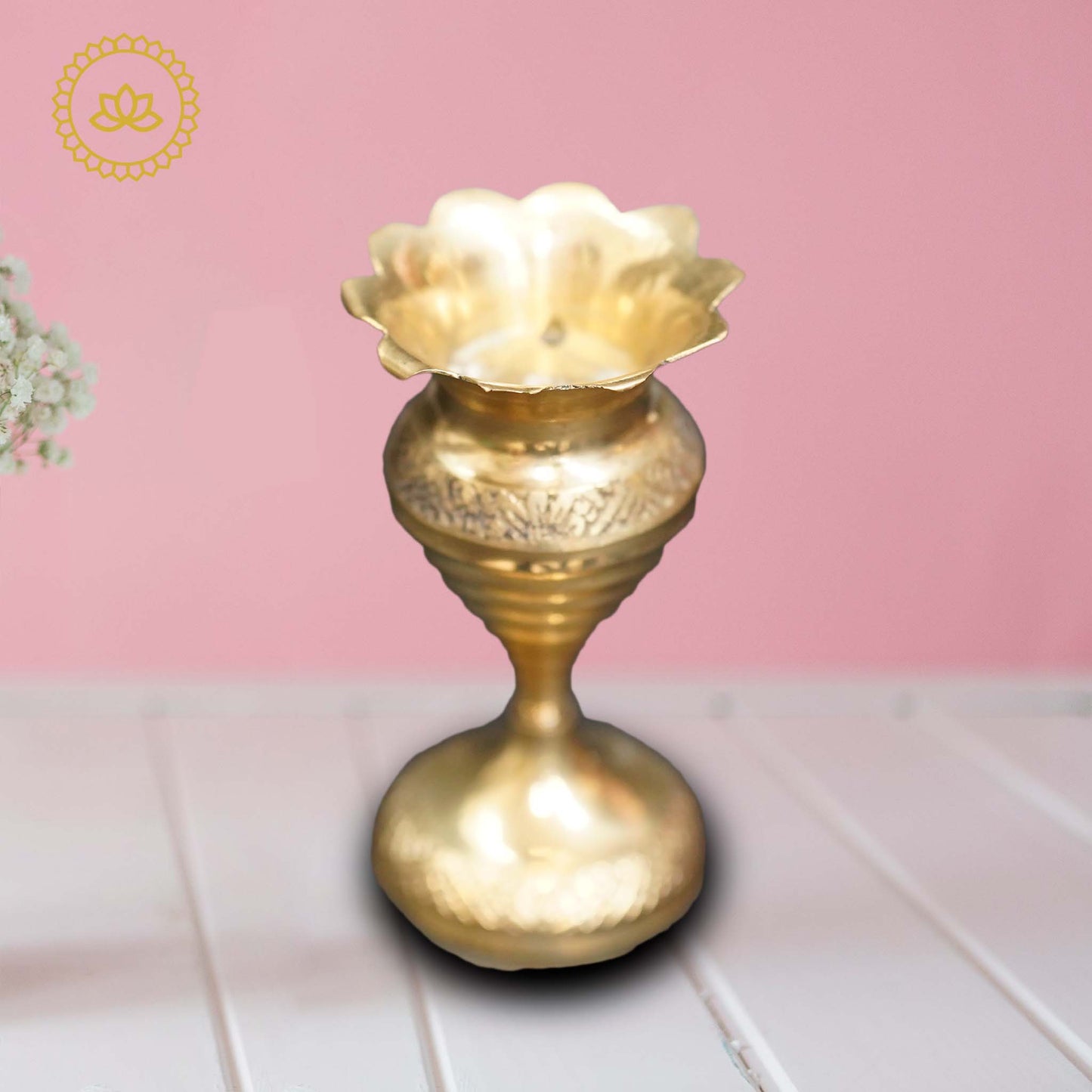 https://cdn.shopify.com/s/files/1/1857/6931/files/BrassVase-ShapedAgarbattiHolderMC00225.jpg?v=1759456337