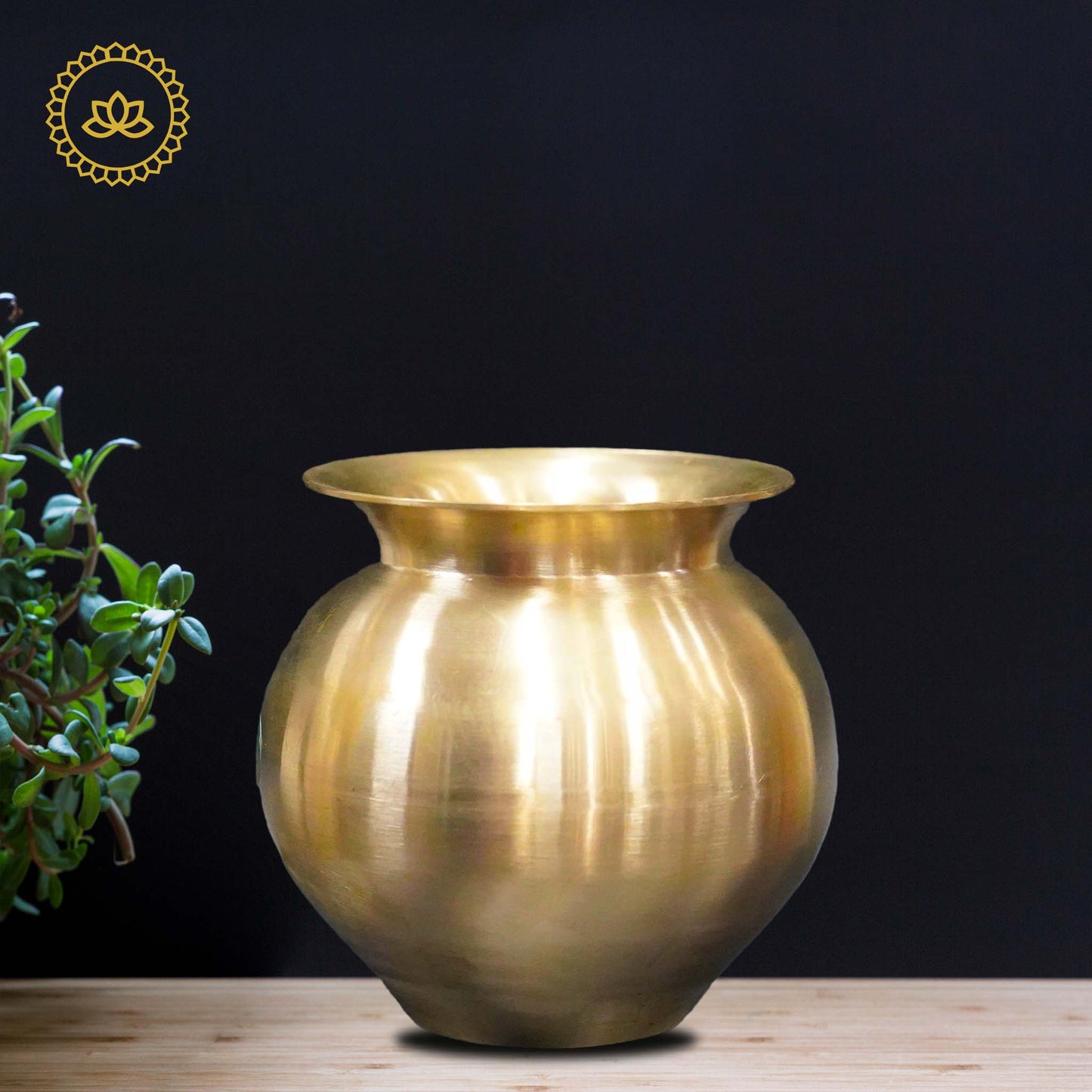 https://cdn.shopify.com/s/files/1/1857/6931/files/BronzekalashMC00093_15117f8a-2a65-4f0d-8922-25ca2c61cf9f.jpg?v=1759456056