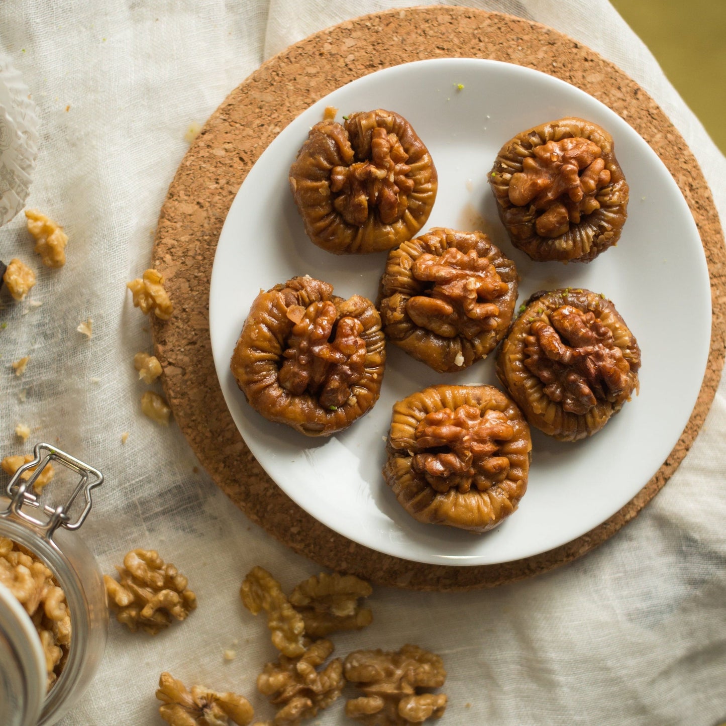 https://cdn.shopify.com/s/files/1/1857/6931/files/CHOCOLATEWALNUTBASKET.jpg?v=1765198892