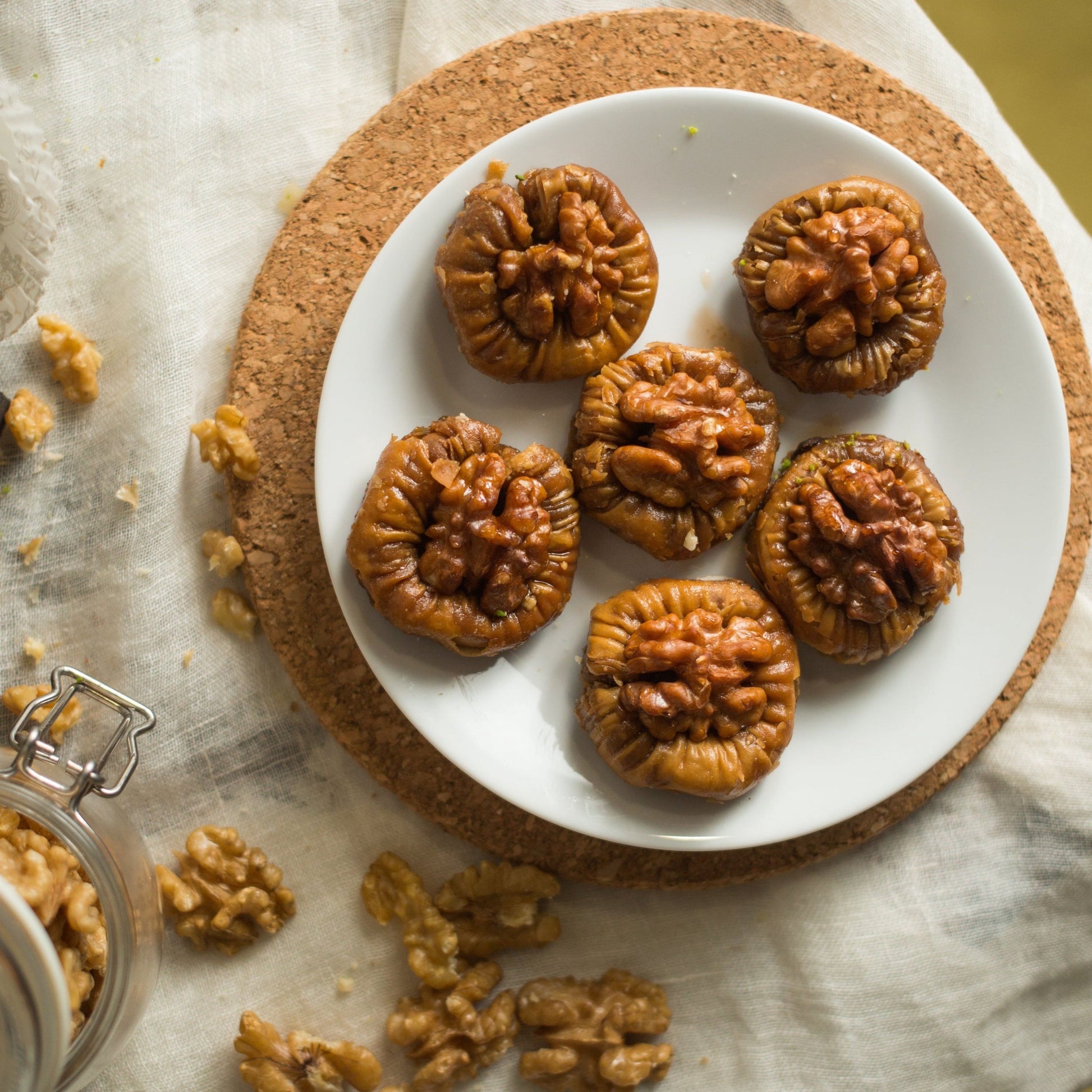 https://cdn.shopify.com/s/files/1/1857/6931/files/CHOCOLATEWALNUTBASKET.jpg?v=1765198892