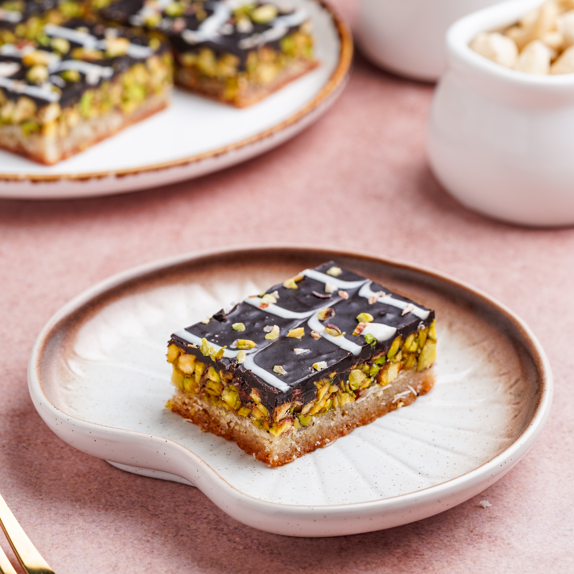 https://cdn.shopify.com/s/files/1/1857/6931/files/ChocolatePistashioBelloria02_1_54cd7550-5dac-4e89-a800-14e67a479ada.png?v=1762321441