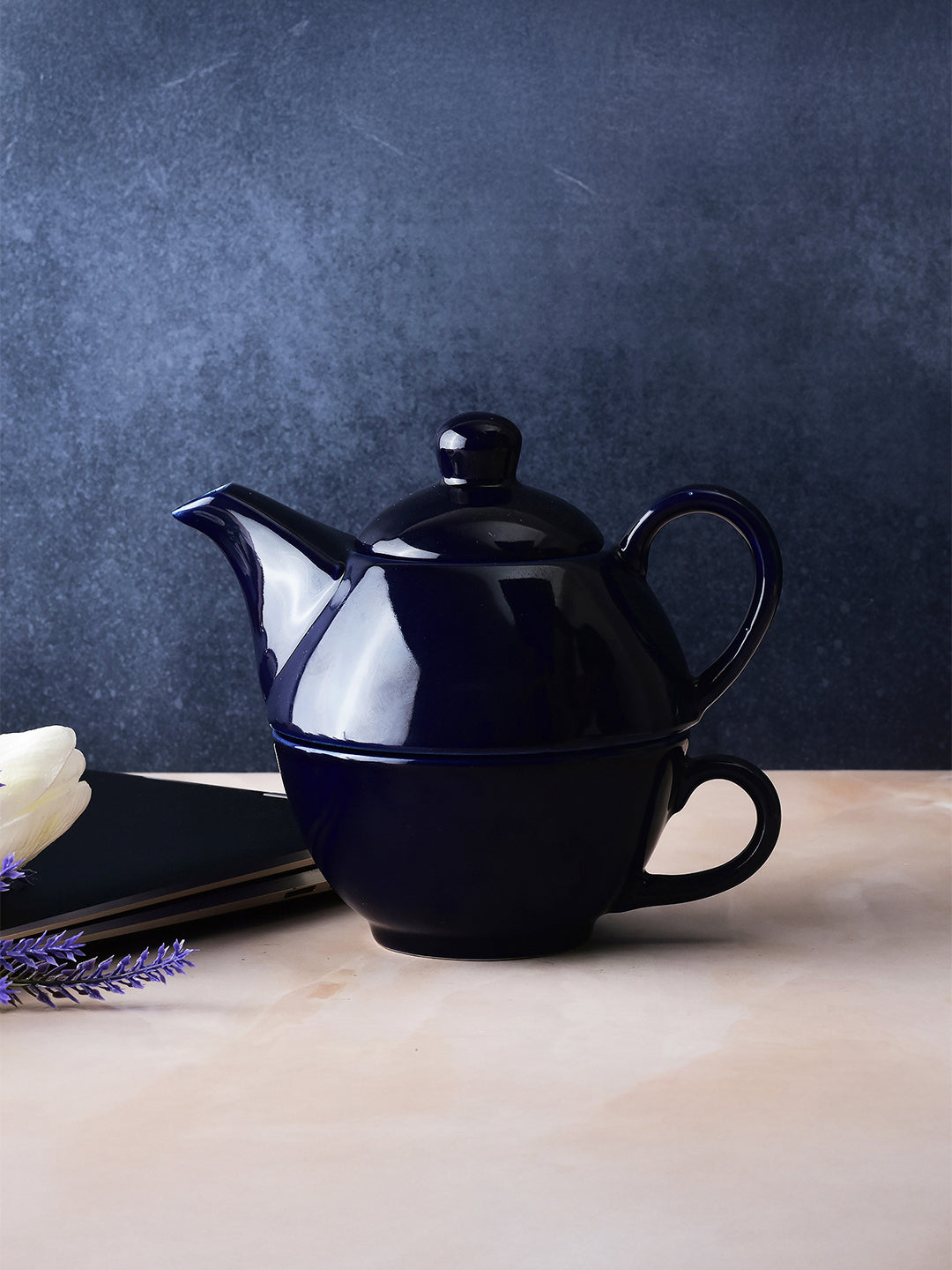 https://cdn.shopify.com/s/files/1/1857/6931/files/Midnight_Pour_Tea_Set_7.jpg?v=1770815916