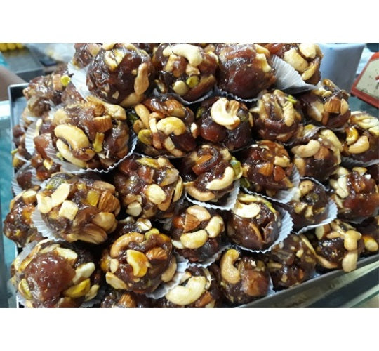 https://cdn.shopify.com/s/files/1/1857/6931/products/MithaiwalaDryFruitLaddu1.jpg?v=1716979581