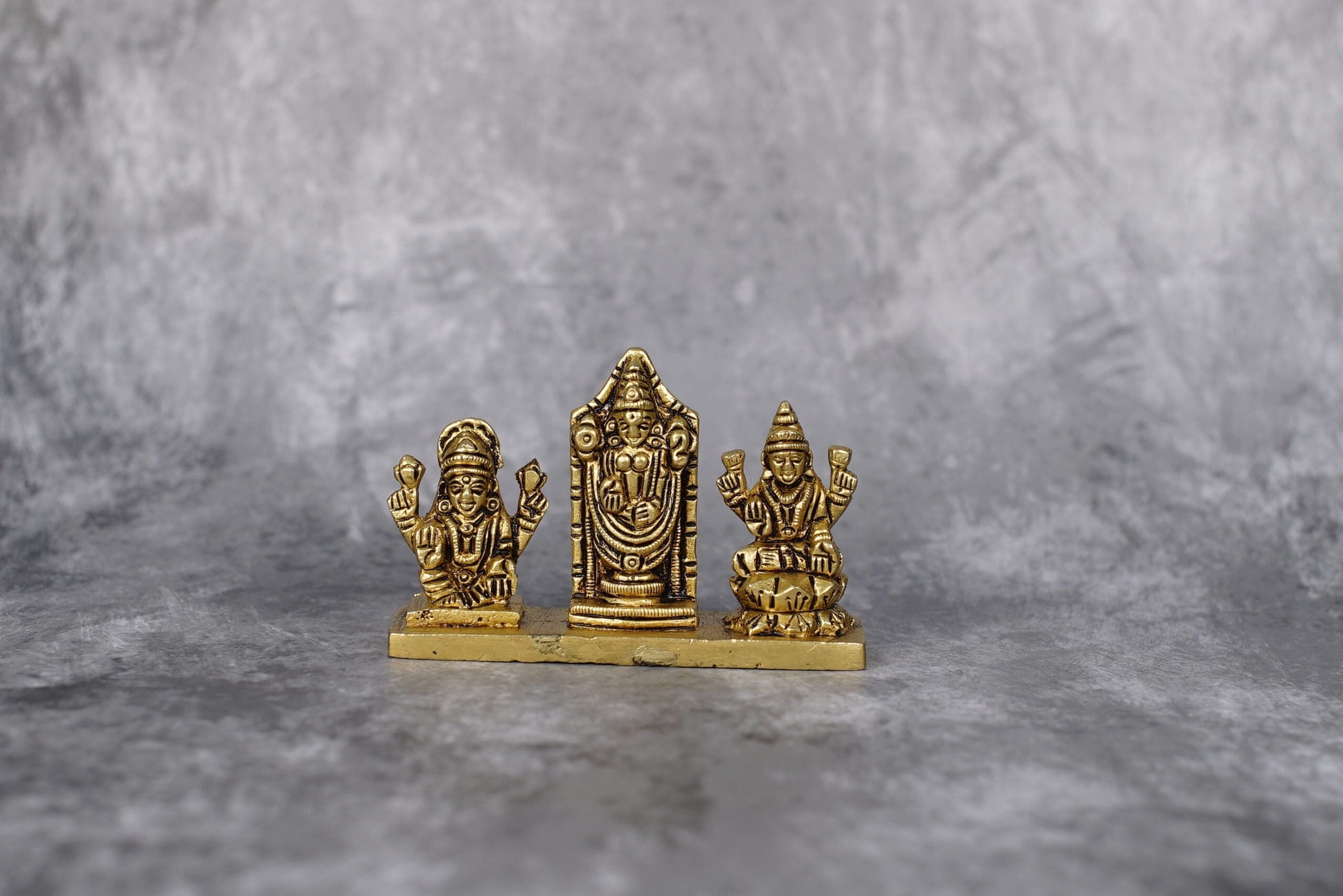 https://cdn.shopify.com/s/files/1/1857/6931/files/SRI_RUDRA_1097_c347efd3-b4dd-44c8-b5a1-fbdf2b36a840.jpg?v=1741333563