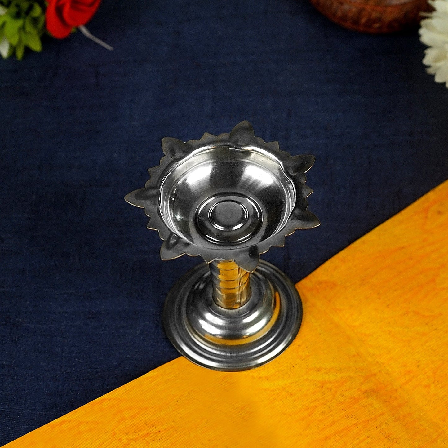https://cdn.shopify.com/s/files/1/1857/6931/files/SRI_RUDRA_477_a01c5f3a-6c7d-4156-9e5b-4c17db3525fc.jpg?v=1741322962