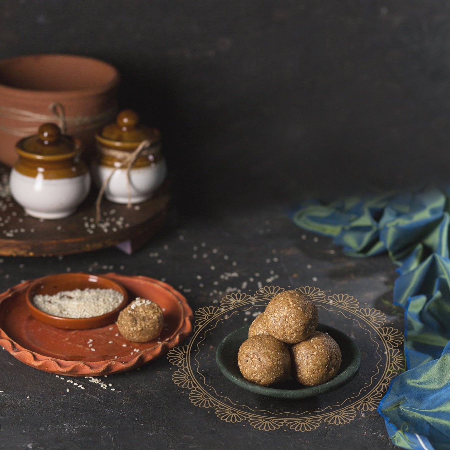 https://cdn.shopify.com/s/files/1/1857/6931/files/Til_Laddu_Or_Nuvvula_Laddu.jpg?v=1765199285