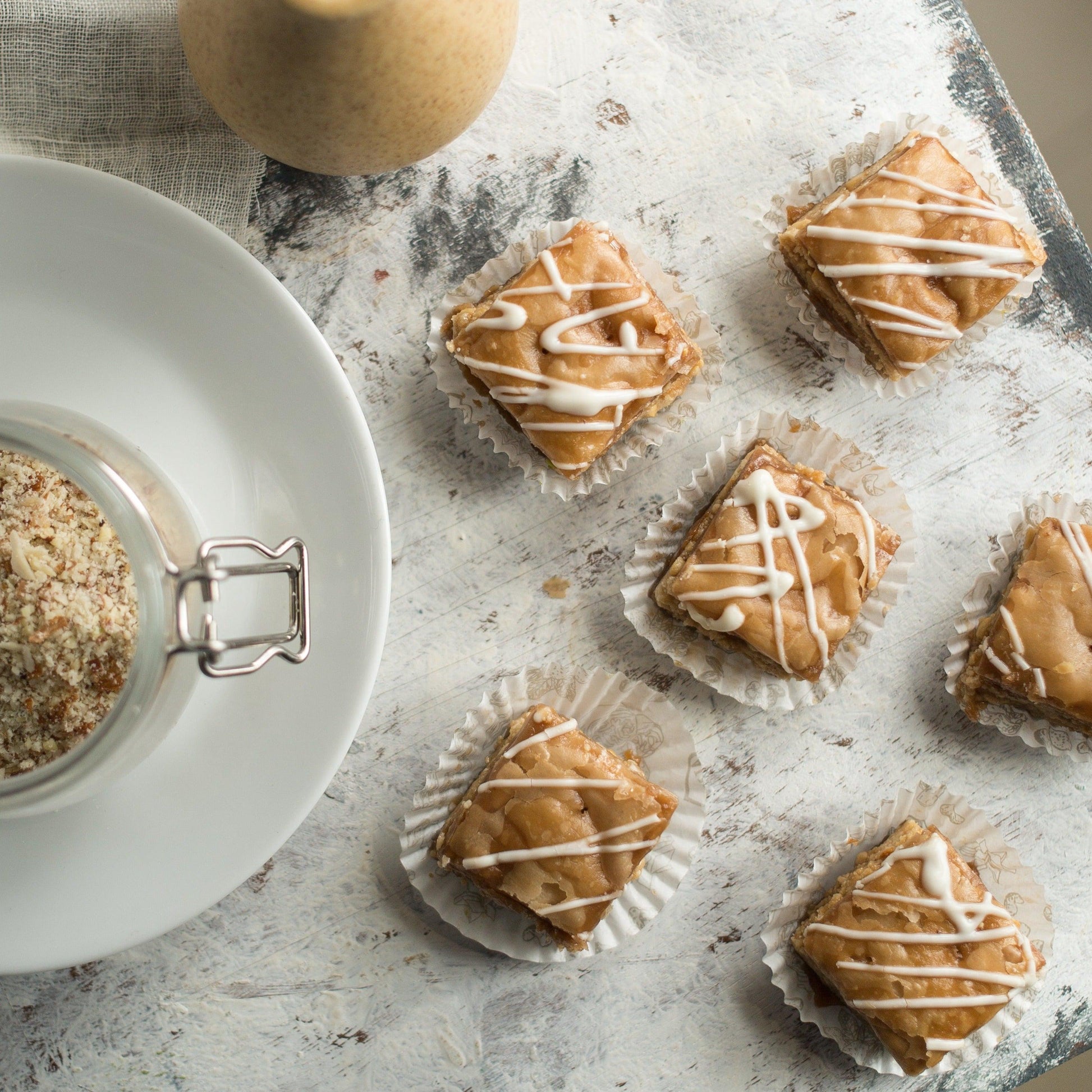 https://cdn.shopify.com/s/files/1/1857/6931/files/WHITECHOCOLATEBAKLAVA.jpg?v=1765199226
