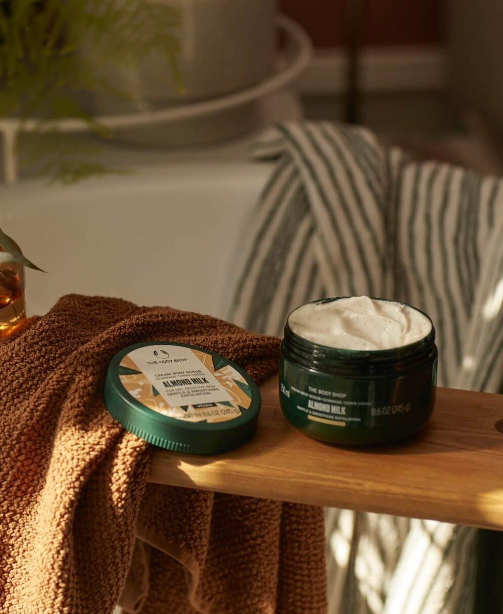 https://cdn.shopify.com/s/files/1/1857/6931/files/almond_milk_body_scrub_3.jpg?v=1714553625