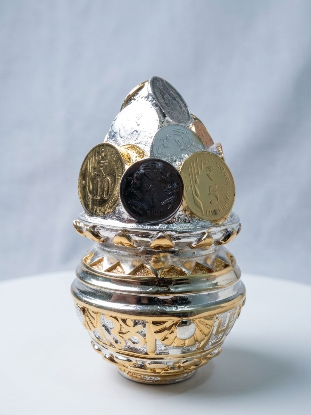 Image 1 of Silver / Onesize for the product THE HOME CO. 24K Gold-Plated Kalash