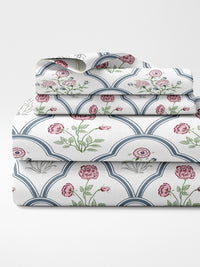 https://cdn.shopify.com/s/files/1/1857/6931/products/b8b4d1f8-5a27-4d6d-9755-30e806bf6f131695302959645hauskinderBlueWhiteEthnicMotifs186TCKingBedsheetwith2PillowC3.jpg?v=1703239358
