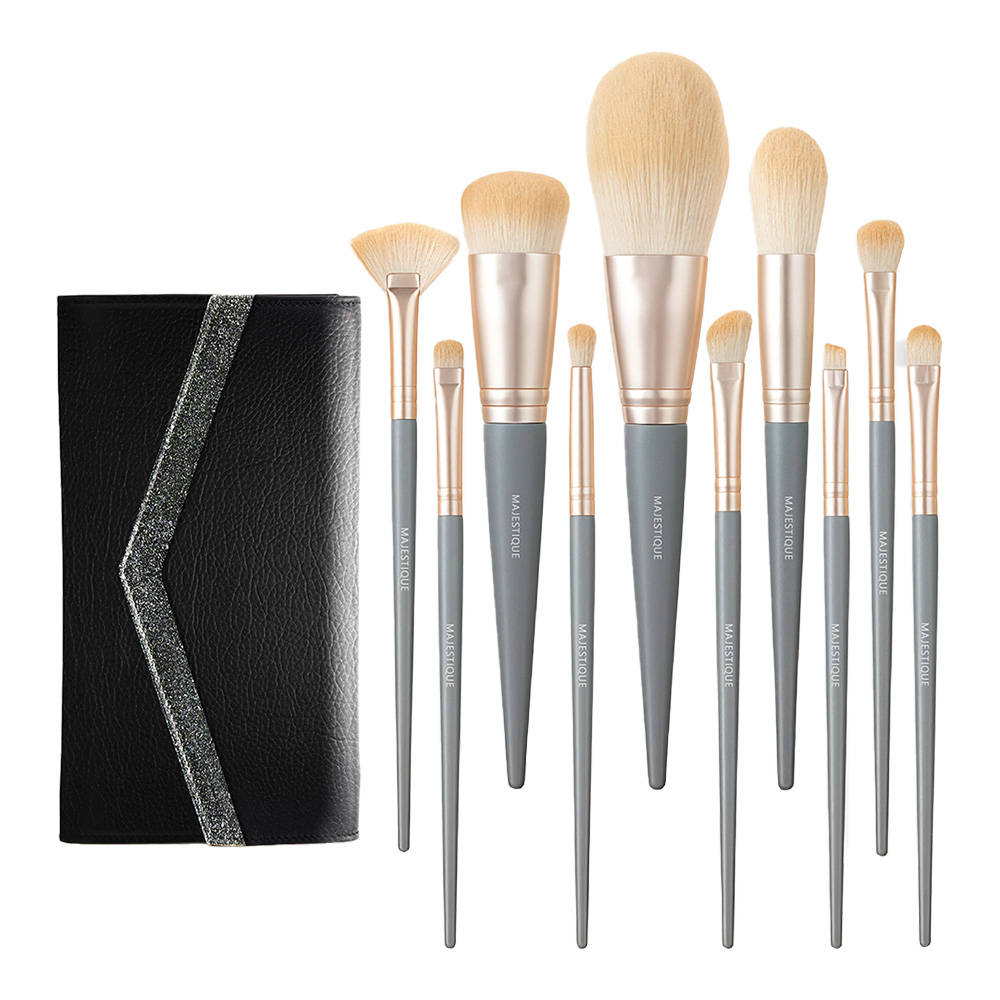 Image 8 of Majestique Premium Face Makeup Brush Set In Leatherite Kit