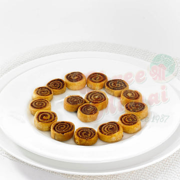 https://cdn.shopify.com/s/files/1/1857/6931/files/bhakarwadi-215124.jpg?v=1762168970