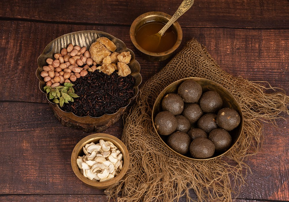https://cdn.shopify.com/s/files/1/1857/6931/files/black-rice-laddu.png?v=1769076266