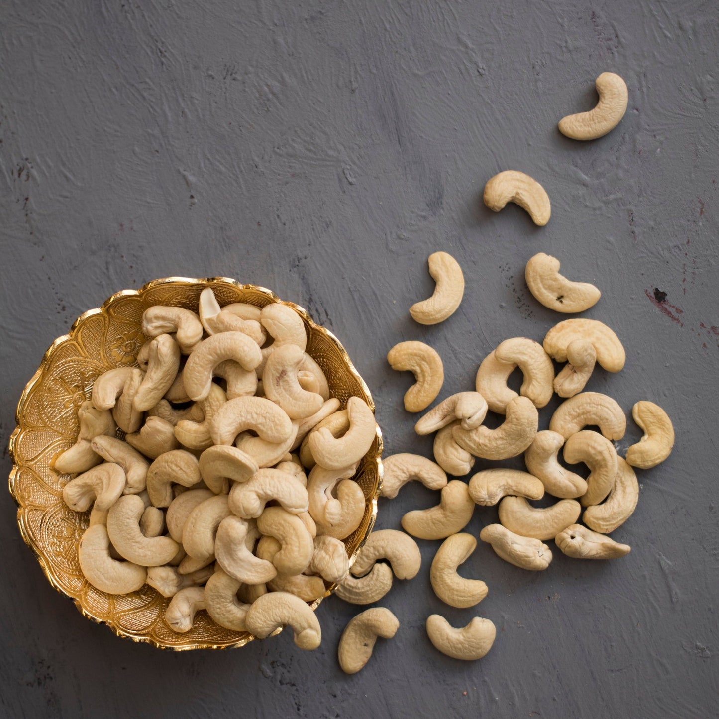 https://cdn.shopify.com/s/files/1/1857/6931/files/cashews1.jpg?v=1765199269
