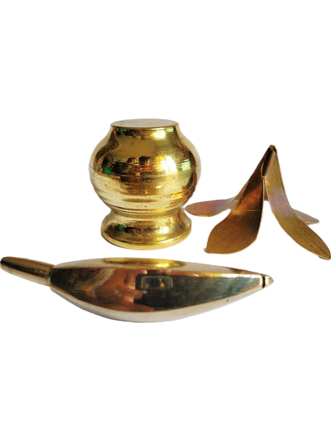 Image 2 of HATEKHORI 3 Pieces Brass Kalash with Banana & Aam Pata