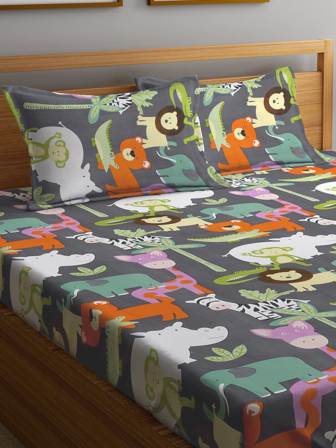 https://cdn.shopify.com/s/files/1/1857/6931/products/d492367e-06be-4736-8a3b-da98c8e302151681204259190Bedsheets3.jpg?v=1703220652