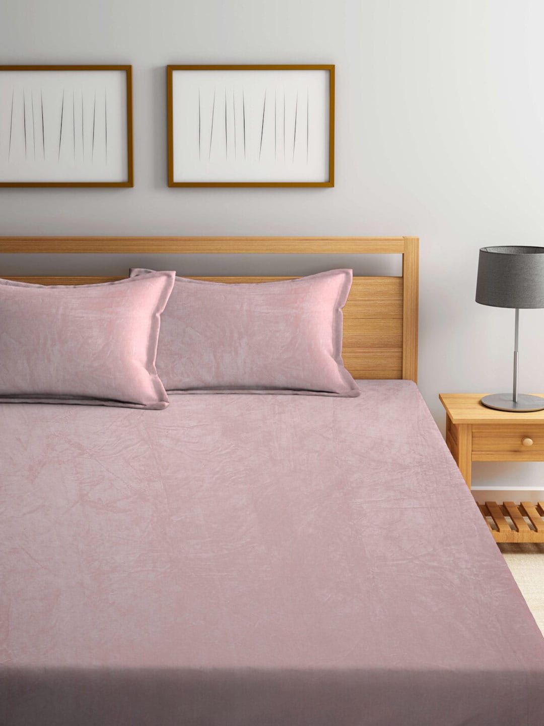 https://cdn.shopify.com/s/files/1/1857/6931/products/d54d2d67-14b6-4e19-8122-803de0756c371693386903090KlottheLightPinkSolidWoolenFittedDoubleBedSheetwith2PillowCo2.jpg?v=1703220652