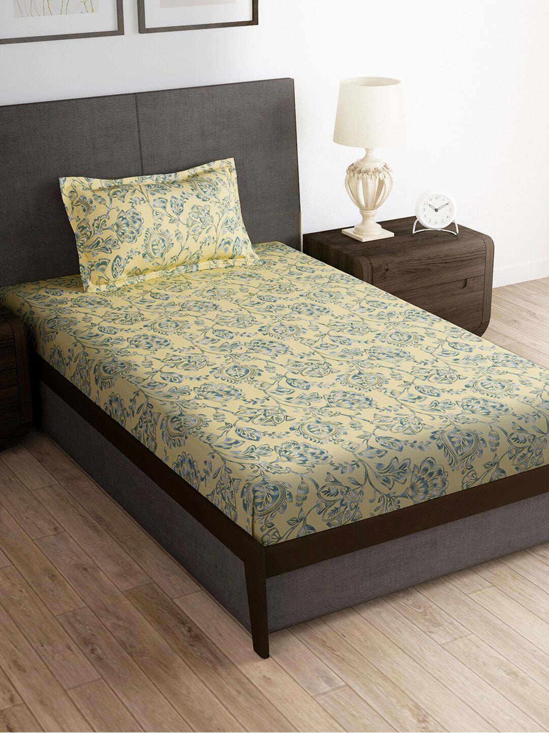 https://cdn.shopify.com/s/files/1/1857/6931/products/de752af4-e1e6-4e56-8ad7-e6a51750d24b1690486779640Cream180TCFloralSingleBedsheet1.jpg?v=1703220655