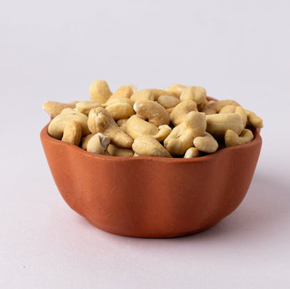 https://cdn.shopify.com/s/files/1/1857/6931/files/dry-roasted-salt-cashew-865455.jpg?v=1762169098