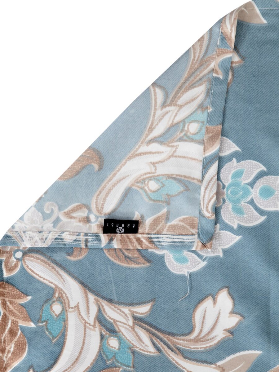 https://cdn.shopify.com/s/files/1/1857/6931/files/e75a18f2-43ef-4bd4-9763-99008c7936041647332013029ArrabiBeigeBlueFloral300TCSuperKingBedsheetWith2PillowCovers4-611434.jpg?v=1736149329