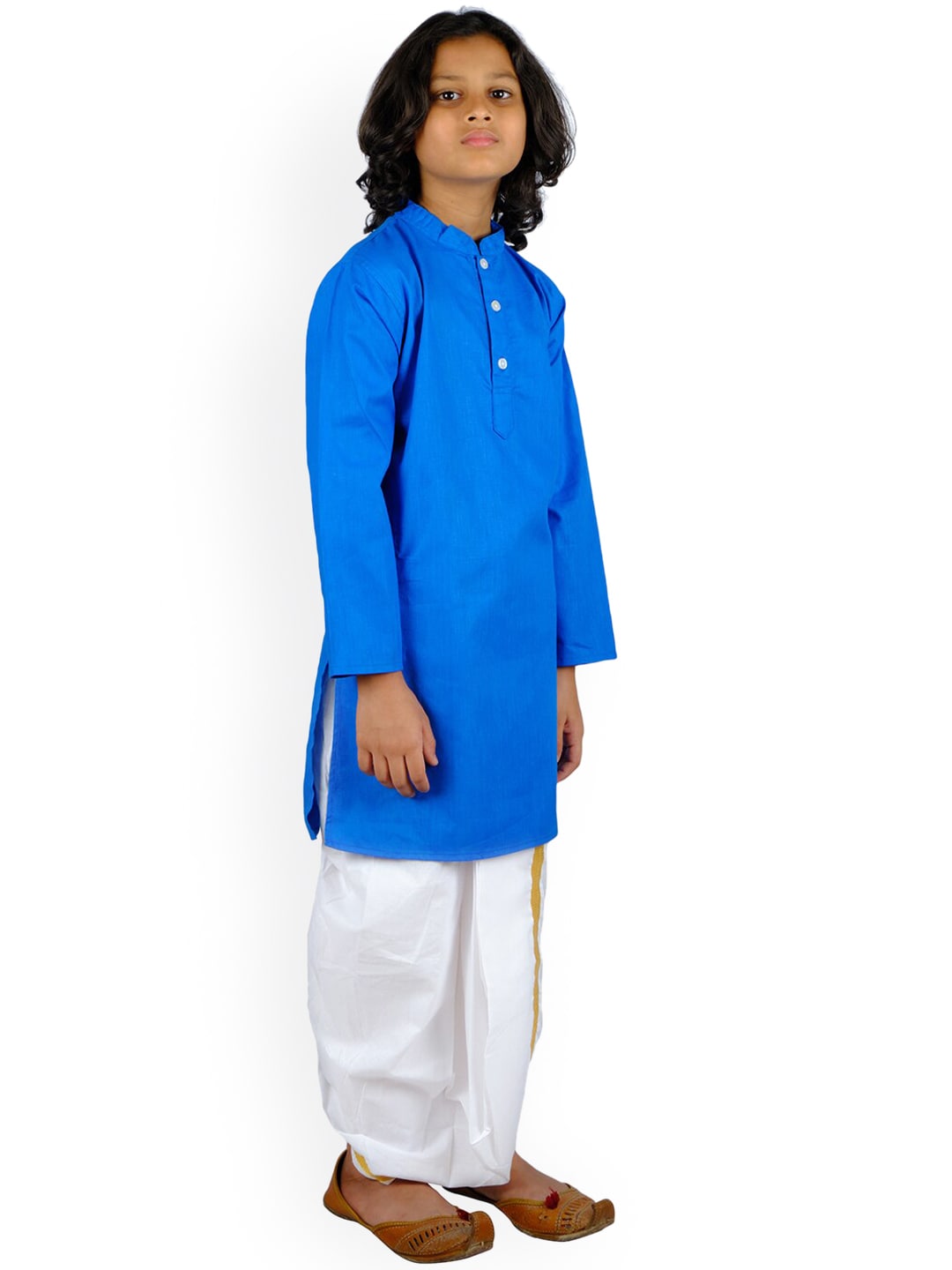 https://cdn.shopify.com/s/files/1/1857/6931/products/e80901eb-257b-4eeb-bbd3-e11ba55fda491654953064610BoysSolidKurtaWithDhotiPant4.jpg?v=1661578663