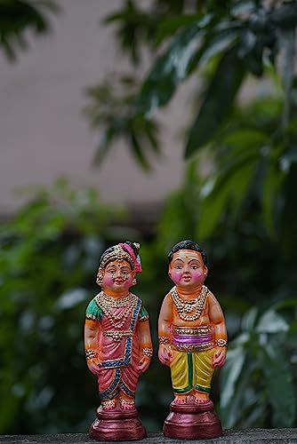 Image 1 of Default Title for the product Breeze Handicrafts Paper Mache Doll Couple Statue for Bommalu Koluvu Home Decor and Showpiece Idol Navratri Gift for Women (Iyer Mama Mami)