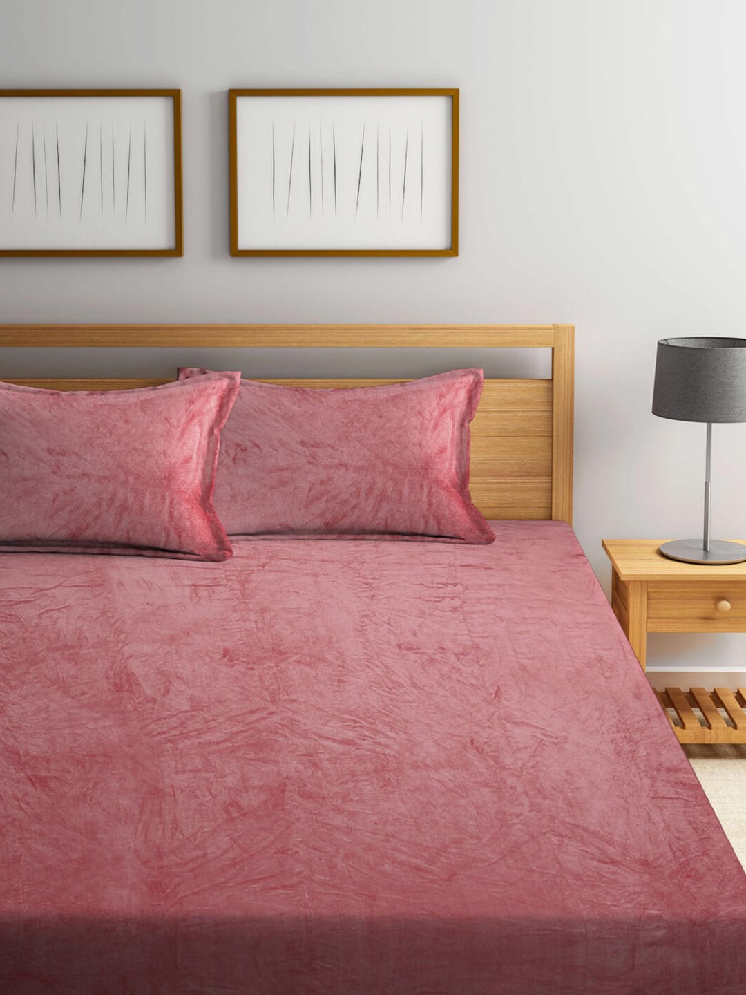 https://cdn.shopify.com/s/files/1/1857/6931/products/faa15da0-08c8-4b9e-8fb3-d00dc47a86d91693386958292KlottheRustSolidWoolenFittedDoubleBedSheetwith2PillowCovers2.jpg?v=1703239354