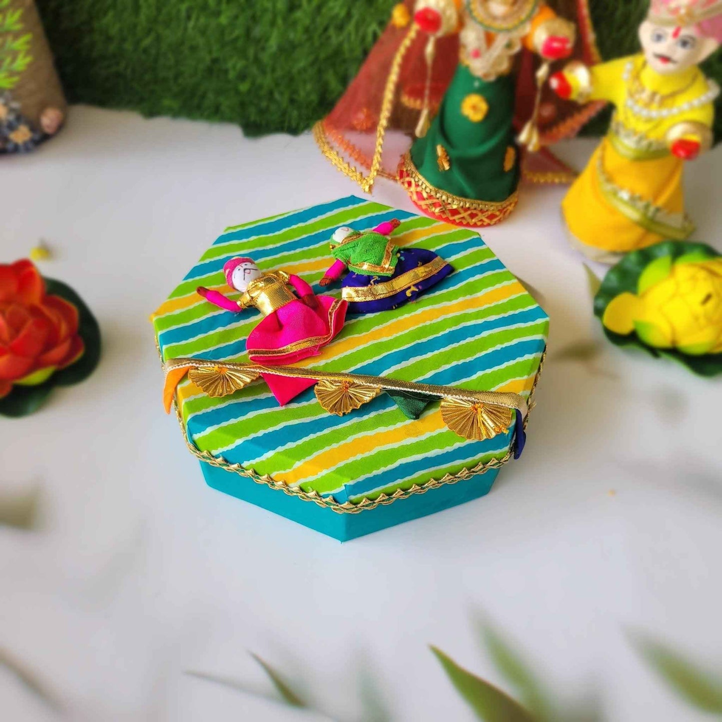 https://cdn.shopify.com/s/files/1/1857/6931/files/ghewar-hamper-1-sweedesi-981863.jpg?v=1784881271